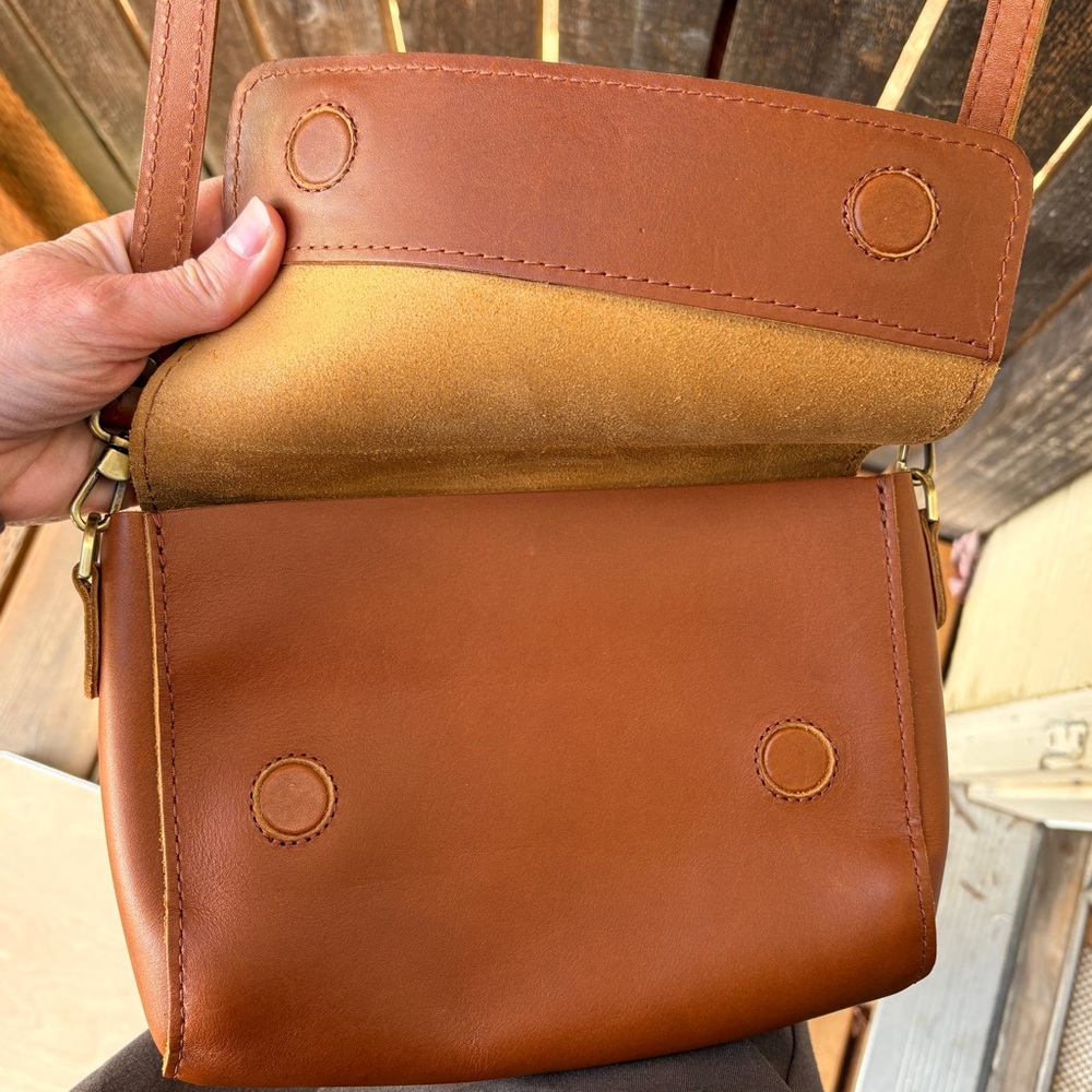 Portland Leather Goods Medium Metro Crossbody Leather Bag NWOT In Honey - Picture 8 of 16